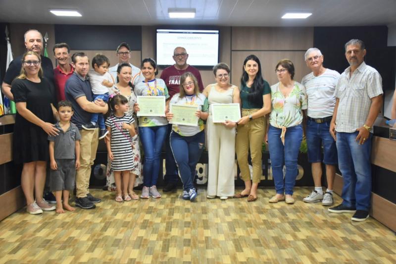 Atletas da Apae recebem Moção de Reconhecimento da Câmara de Laranjeiras do Sul